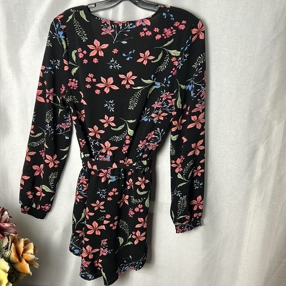 Parisian romper size 6 .black,floral multicolor long sleeve,  faux wrap,surplice - Picture 7 of 15